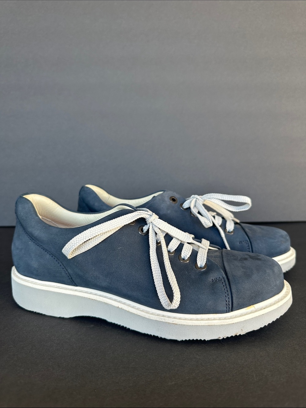 Samuel Hubbard navy sneakers women’s size 6.5